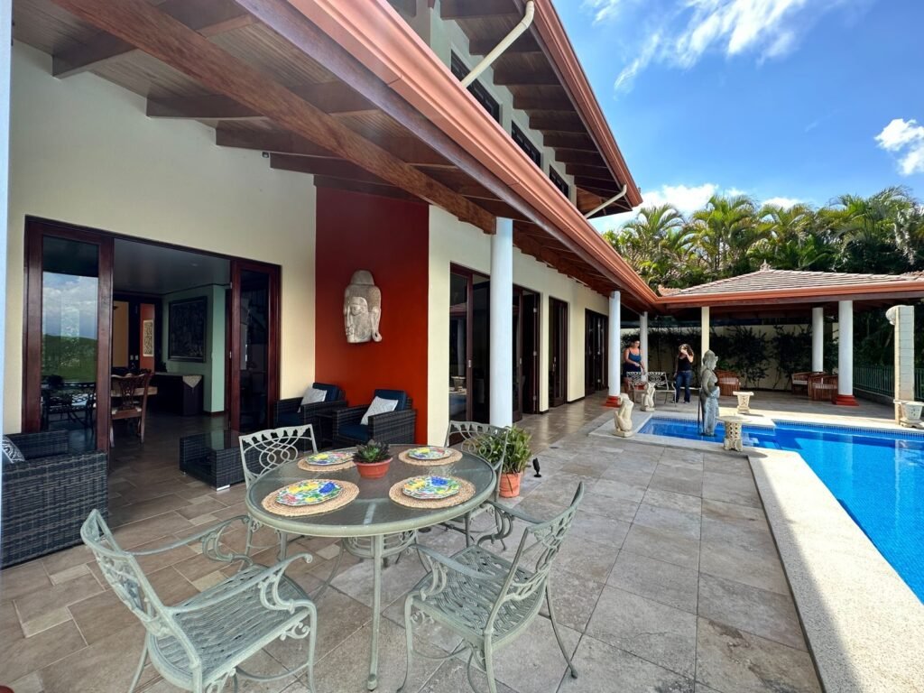 Luxury Pool Home in Pica Flora Residential — Atenas | $660,000