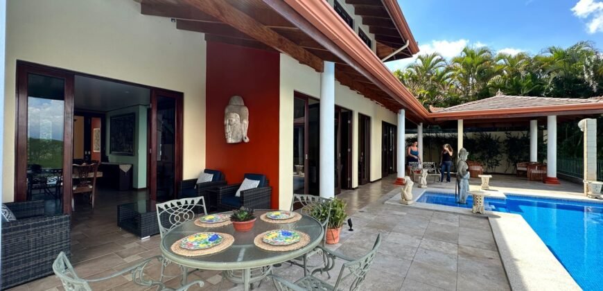 Luxury Pool Home in Pica Flora Residential — Atenas | $660,000