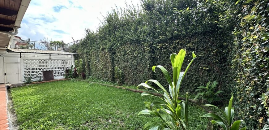 Residential Property in Sabana Sur — San José | Park-Adjacent Prestige